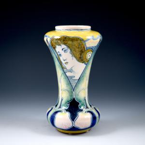 Albarello con volti femminili e motivi fitomorfi - Galileo Chini, Manifattura L'Arte della Ceramica, 1896-1898 circa